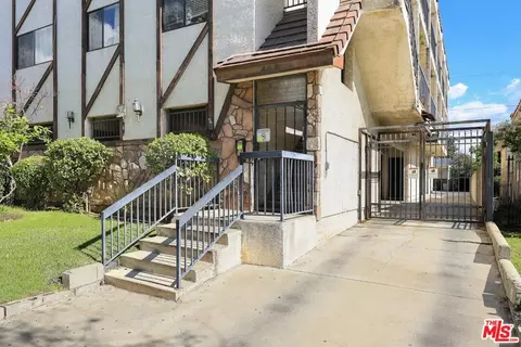 Exterior - 412 Fischer St, Glendale, CA 91205 photo 4 of 12