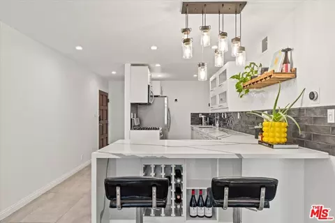 12157 Moorpark St #106, Studio City, CA 91604