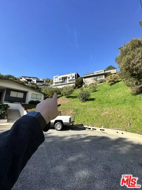 7272 Outpost Cove Dr, Los Angeles, CA 90068