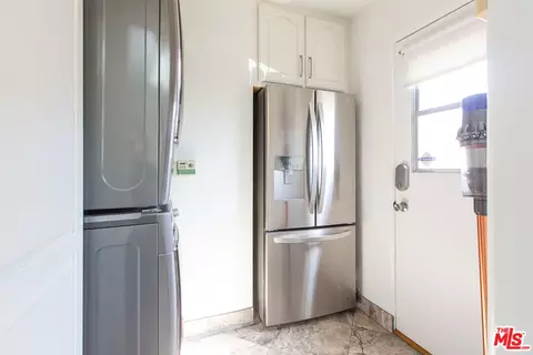 Kitchen - 2128 N Brighton St, Burbank, CA 91504 photo 5 of 6