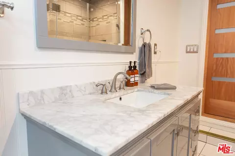 Bath - 2128 N Brighton St, Burbank, CA 91504 photo 2 of 5