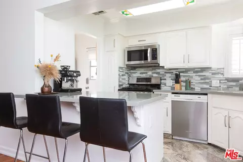 Kitchen - 2128 N Brighton St, Burbank, CA 91504 photo 2 of 6