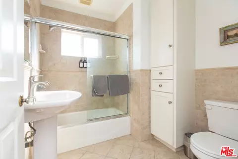 Bath - 2128 N Brighton St, Burbank, CA 91504 photo 4 of 5