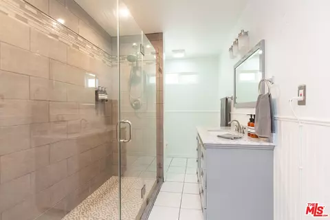 Bath - 2128 N Brighton St, Burbank, CA 91504 photo 3 of 5