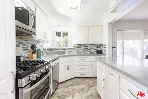 Kitchen - 2128 N Brighton St, Burbank, CA 91504 photo 6 of 6