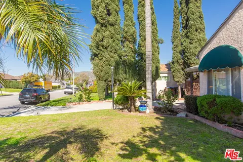 View/Area - 2128 N Brighton St, Burbank, CA 91504 photo 1 of 1