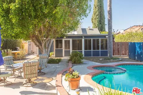Exterior - 2128 N Brighton St, Burbank, CA 91504 photo 4 of 9