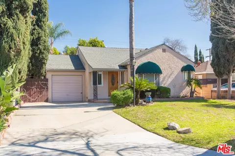 Exterior - 2128 N Brighton St, Burbank, CA 91504 photo 2 of 9