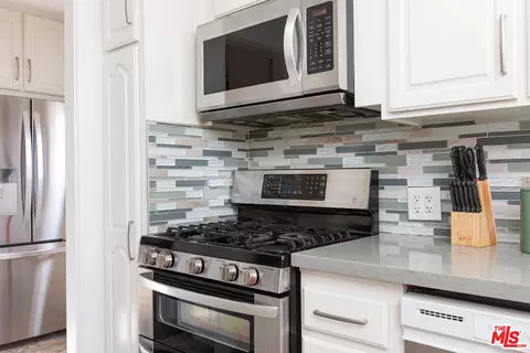 Kitchen - 2128 N Brighton St, Burbank, CA 91504 photo 4 of 6