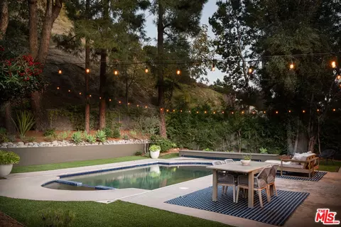 3100 Arrowhead Dr, Los Angeles, CA 90068