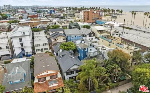 View/Area - 30 Wavecrest Ave, Venice, CA 90291 photo 1 of 2