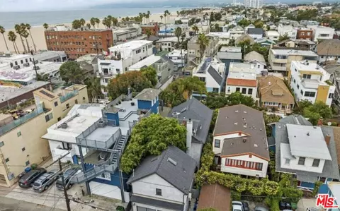 View/Area - 30 Wavecrest Ave, Venice, CA 90291 photo 2 of 2
