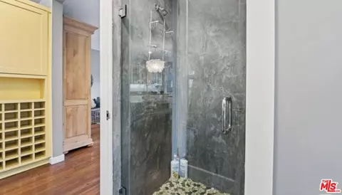 Bath - 30 Wavecrest Ave, Venice, CA 90291 photo 2 of 7