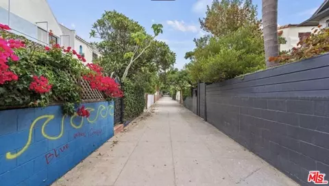 Exterior - 30 Wavecrest Ave, Venice, CA 90291 photo 7 of 8