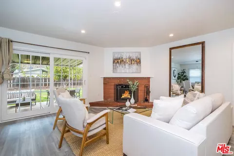 22615 Mariano St, Woodland Hills, CA 91367