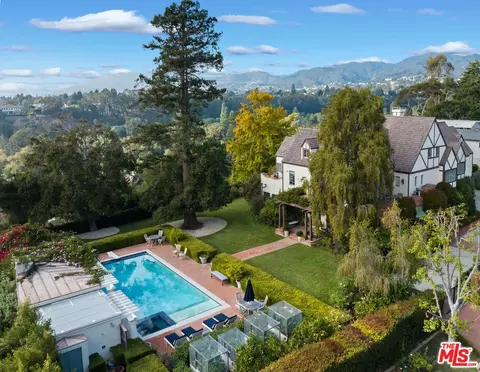 681 Amalfi Dr, Pacific Palisades, CA 90272