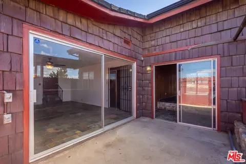 Exterior - 13550 E Ave, Pearblossom, CA 93553 photo 5 of 8