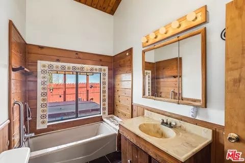 Bath - 13550 E Ave, Pearblossom, CA 93553 photo 2 of 3