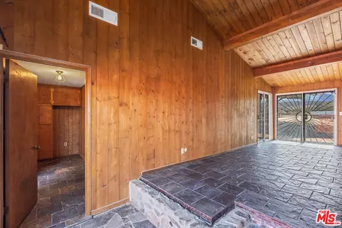 Exterior - 13550 E Ave, Pearblossom, CA 93553 photo 3 of 8