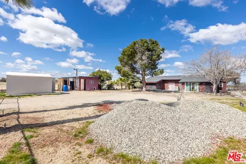 Exterior - 13550 E Ave, Pearblossom, CA 93553 photo 8 of 8