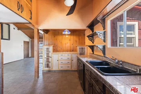 Kitchen - 13550 E Ave, Pearblossom, CA 93553 photo 2 of 2
