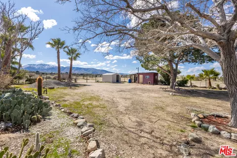 Exterior - 13550 E Ave, Pearblossom, CA 93553 photo 7 of 8