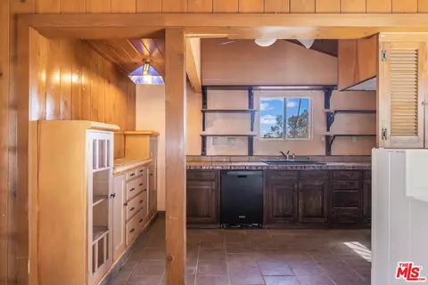 Bath - 13550 E Ave, Pearblossom, CA 93553 photo 1 of 3