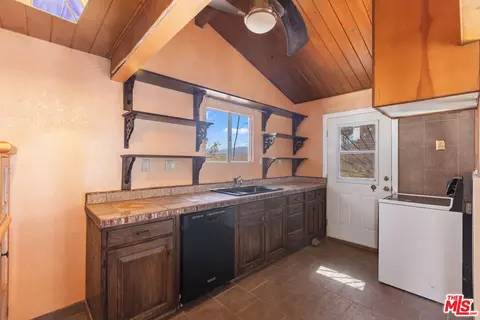 Kitchen - 13550 E Ave, Pearblossom, CA 93553 photo 1 of 2