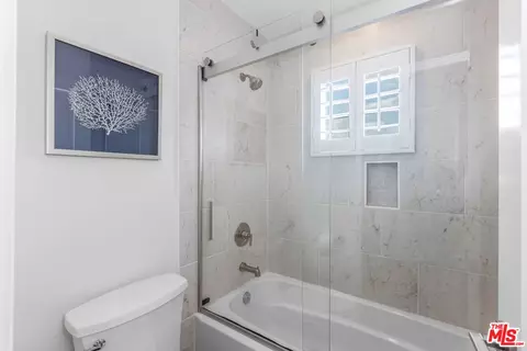 Bath - 7180 Pintail Dr, Carlsbad, CA 92011 photo 7 of 10