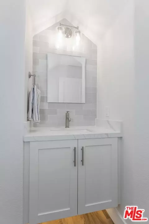 Bath - 7180 Pintail Dr, Carlsbad, CA 92011 photo 9 of 10