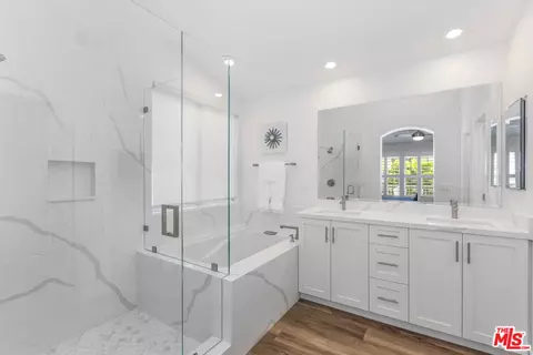 Bath - 7180 Pintail Dr, Carlsbad, CA 92011 photo 2 of 10