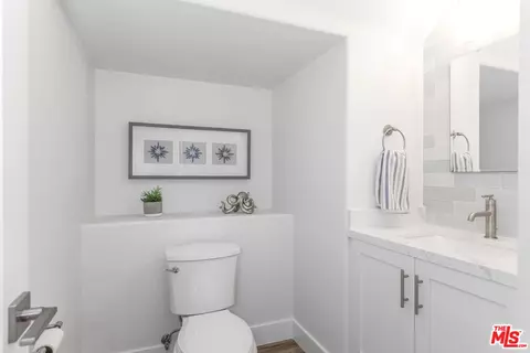 Bath - 7180 Pintail Dr, Carlsbad, CA 92011 photo 8 of 10
