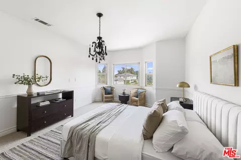 Bedroom - 622 Woodward Blvd, Pasadena, CA 91107 photo 3 of 4