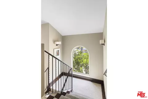 Entry Way - 622 Woodward Blvd, Pasadena, CA 91107 photo 3 of 3