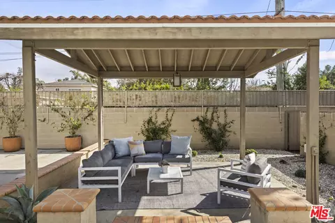 Exterior - 622 Woodward Blvd, Pasadena, CA 91107 photo 7 of 9