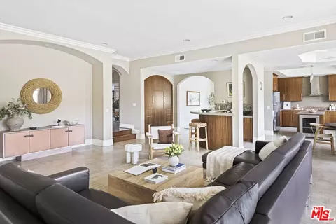 Living - 622 Woodward Blvd, Pasadena, CA 91107 photo 6 of 9
