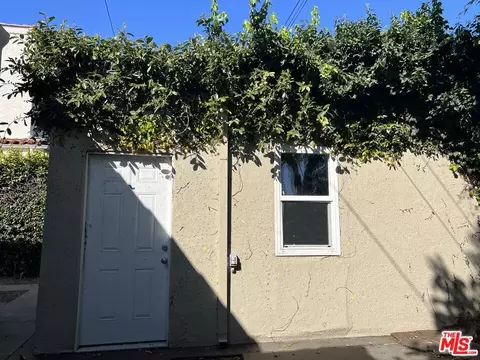 Exterior - 230 Orizaba Ave, Long Beach, CA 90803 photo 7 of 13
