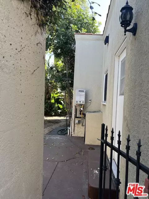Exterior - 230 Orizaba Ave, Long Beach, CA 90803 photo 5 of 13
