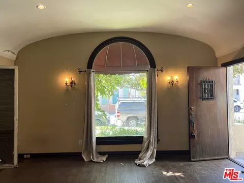 Living - 230 Orizaba Ave, Long Beach, CA 90803 photo 1 of 1