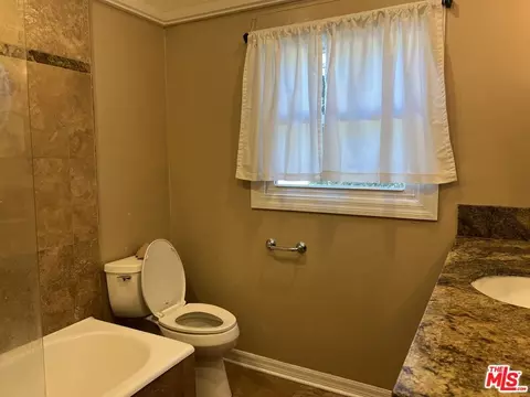Bath - 230 Orizaba Ave, Long Beach, CA 90803 photo 1 of 2