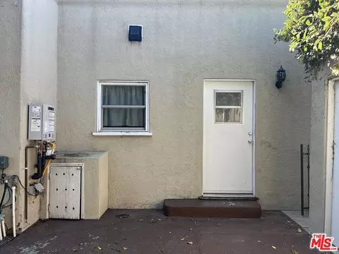 Exterior - 230 Orizaba Ave, Long Beach, CA 90803 photo 10 of 13