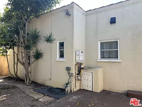 Exterior - 230 Orizaba Ave, Long Beach, CA 90803 photo 11 of 13