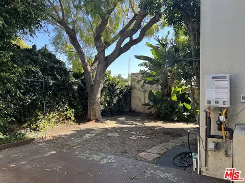 Exterior - 230 Orizaba Ave, Long Beach, CA 90803 photo 9 of 13