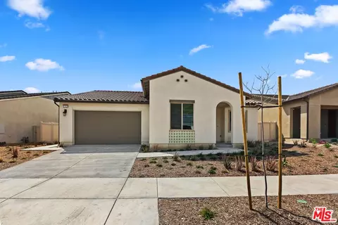 17820 Cirrus Dr #210, Santa Clarita, CA 91350