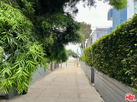 View/Area - 17 26th Ave, Venice, CA 90291 photo 8 of 8
