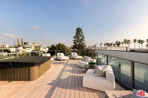 Exterior - 17 26th Ave, Venice, CA 90291 photo 8 of 10