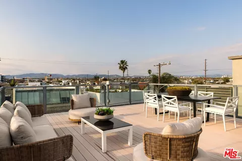 Exterior - 17 26th Ave, Venice, CA 90291 photo 5 of 10