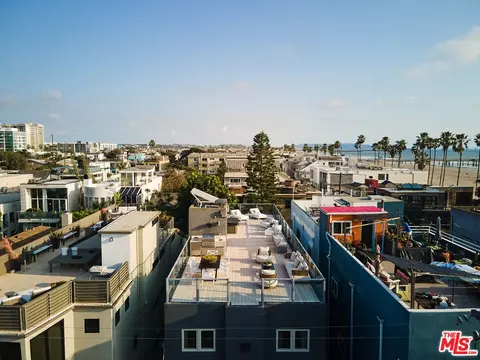View/Area - 17 26th Ave, Venice, CA 90291 photo 3 of 8