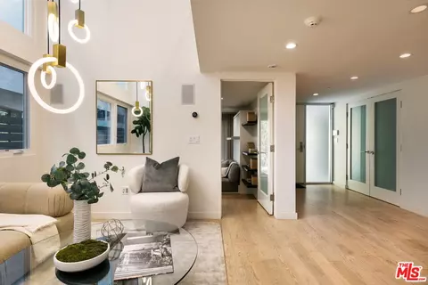 Living - 17 26th Ave, Venice, CA 90291 photo 3 of 3