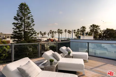Exterior - 17 26th Ave, Venice, CA 90291 photo 9 of 10